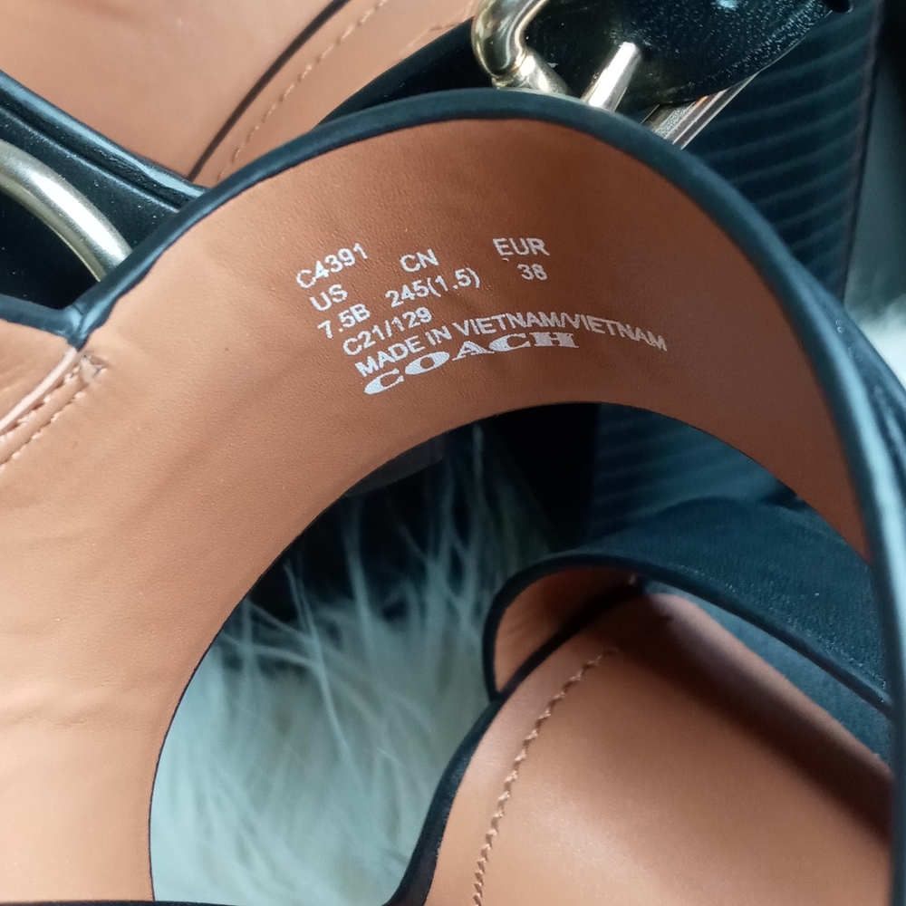 Shoes - Picture 2 of 8